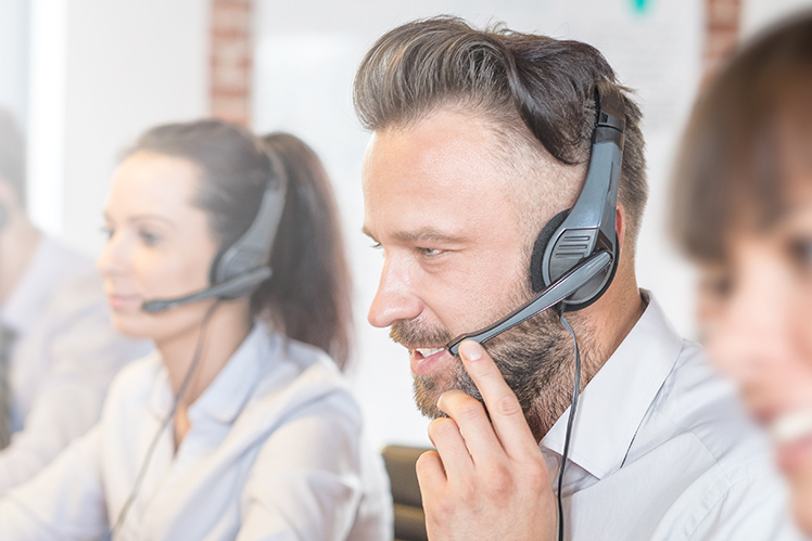 Według raportu Salesforce, aż 70% klient&oacute;w twierdzi, że dzięki rozwijającej się technologii coraz więcej spraw można załatwić bez względu na miejsce czy porę dnia.* Opinia ta przenosi się na oczekiwania względem jakości obsługi klienta. Konsumenci oczekują indywidualnego podejścia, zrozumienia ich potrzeb, a następnie&nbsp;natychm...